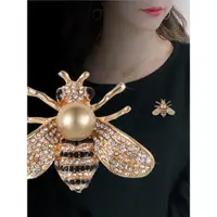 在飛比找ETMall東森購物網優惠-蜜蜂鑲珍珠水鉆小號旗袍女胸針