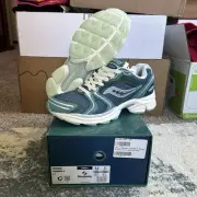S70874-1 END CLOTHiNG x SAUCONY PROGRiD TRiUMPH 4 NESSiE LOCH NESS MONSTER