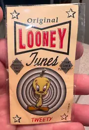 TWEETY LOONEY TUNES PIN VINTAGE WARNER BROS NEW IN PACKAGE