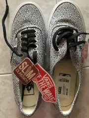 BNWT US Men 6/Women 7.5 Vans Shoes