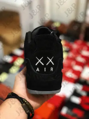 NIKE Air Jordan 4 x Kaws 聯名 籃球鞋