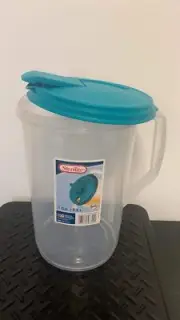 Sterilite 0488 One-Gallon Round Pitcher, Clear Base with & Blue Atoll