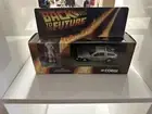 BACK TO THE FUTURE Delorean Time Machine & Doc Brown Fig Corgi CC05501 VTG RARE