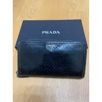 在飛比找蝦皮購物優惠-PRADA 全黑 保證正品 真皮長夾