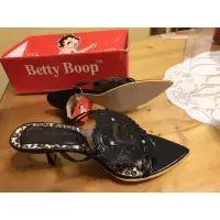 在飛比找蝦皮購物優惠-Betty Boop 貝蒂時尚鞋（全新）