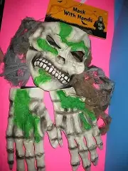 MASK WITH HANDS HORROR HALLOWEEN GREEN AND WHITE NEW HORROR