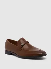 GUESS Brown Hammy Loafers Size: 9