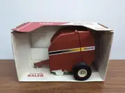 1/16 Scale Models Hesston Round Baler with Bale