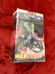 MARVEL COMICS - INCREDIBLE HULK" 1996 Level 2 GLUE TOGETHER Small Tear In Seal
