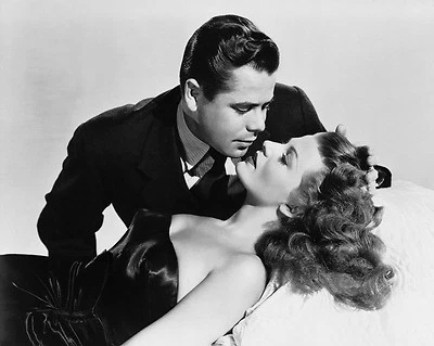 RITA HAYWORTH AND GLENN FORD IN "GILDA" - 8X10 PUBLICITY PHOTO (NN-007)