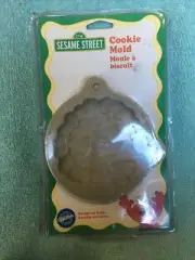 Wilton Sesame Street Big Bird Cookie Mold. Brand New