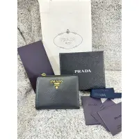 在飛比找蝦皮購物優惠-Prada  Saffiano短夾 100%正品