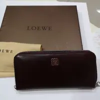 在飛比找蝦皮購物優惠-**保證正品**LOEWE棗紅色牛皮長夾