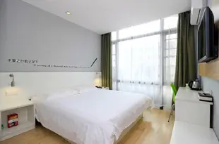 莫泰168(深圳福田口岸保税區桂花路店)Motel 168 (Shenzhen Futian Port Bonded Area Guihua Road)