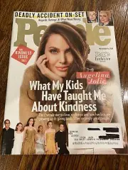 People Magazine - November 8 2021 - Angelina Jolie - Alec Baldwin