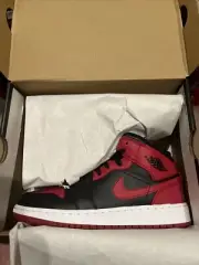 Nike Air Jordan 1 Mid Banned (GS) Size US 4Y Womens Brand New