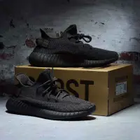 在飛比找蝦皮購物優惠-Adidas Yeezy Boost 350 V2 黑天使 