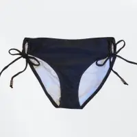 在飛比找momo購物網優惠-【SeasonsBikini】黑標綁繩比基尼泳褲-004(泳