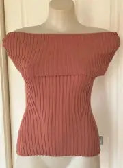 DECJUBA knit top size S NEW WITH TAG