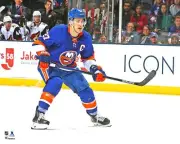 Anders Lee New York Islanders Unsigned Blue Jersey Skating Photo