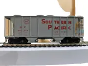 HO Scale Kadee SP Pullman-Standard-2 2-Bay Covered Hopper Car #401253-2