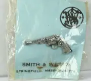 1970'S VINTAGE SMITH & WESSON GUN TIE TACK OLD STORE STOCK