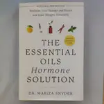 二手書【懷舊的倉庫】THE ESSENTIAL OILS HORMONE SOLUTION  (8成新二手書66)