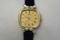 在飛比找Yahoo!奇摩拍賣優惠-《寶萊精品》SEIKO 精工金黃方型石英女子錶