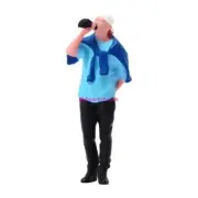 1:64 Painted Figure Model Miniature Resin Diorama Sand Drinking Standing Man Boy