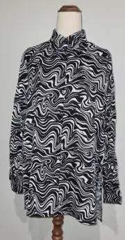 Blouse . Decjuba. Oversize style. Satin feel. Black&White pattern. Sz small.