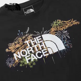 【新年款】The North Face北面男女款黑色舒適透氣大尺寸煙火LOGO印花長袖上衣｜89U3JK3