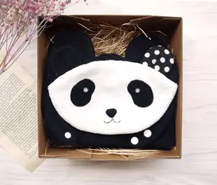 DOMOMO熊貓造型圍兜口水巾+寶寶帽 彌月禮盒