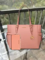 Michael Kors Gilly LG Primrose Leather Drwstg Travel Tote Bag+Double Zip Wallet