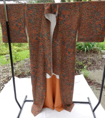 LUSH Italianate Vintage Woman's Kimono - All-Over Pattern Western-Style Flowers