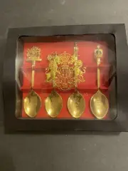 British Royal Family Buckingham Palace 22kBP Spoon Set