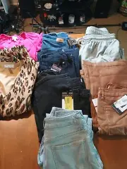 SIZE S. Women's clothing lot size small. 8 pieces. Size 2 Through Size 8