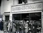 Americans eager to return home following outbreak war crowding out- 1930s Photo