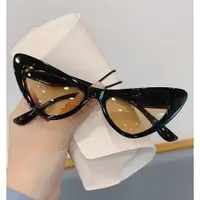 在飛比找ETMall東森購物網優惠-歐美時尚太陽眼鏡女防紫外線果凍色潮流出街凹造型墨鏡貓眼情侶款