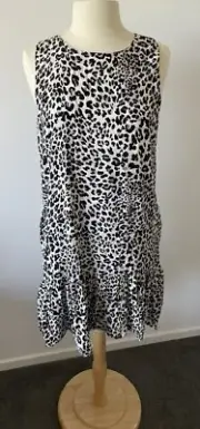 Decjuba BNWT Tahlia drop waist sleeveless dress. Size Small