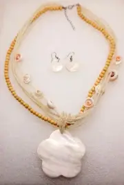 S001 boho style wood & seed beaded &flower Shell Pendant Necklace & Earrings Set