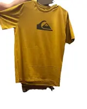 Quicksilver short sleeve T-shirt size large Mustard in color men’s Nwt