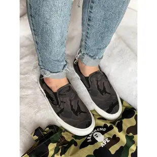 小蜜酥潮流代購 AAPE BY A BATHING APE 經典迷彩懶人鞋【AAPSHM6677XXE】