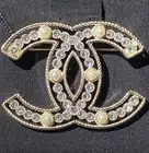 2019S CHANEL CLASSIC GOLD LARGE CC LOGO PEARLS CRYSTALS BROOCH PIN