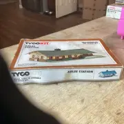 HO GUAGE ARLEE STATION, TYCO, NEW IN BOX