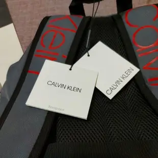 全新 美國帶回 Calvin Klein 精品 型男必備 CK LOGO 印花 男 灰色 背包 後背包 筆電包