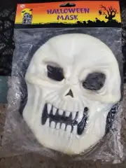 Fearsome Face Mask with Hood Easter Unlimited Inc Ghost Face Style Scream New Cl
