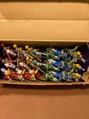 BRITAINS, VTG 18 PC MOUNTED SILVER KNIGHTS, KNIGHTS OF THE SWORD #7938, NIB!