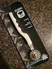 BONNY Pastry Crimper Edge Cutter Wheel White Handle 77929 New Bradshaw Internati