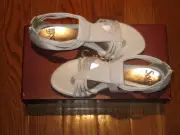 **New** Sofft Womens Wynne Leather Gladiator Thongs Sandals Shoes 7.5M White