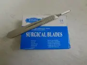 100 Surgical Scalpel Blades #12 Sterile Carbon Steel + 1 Scalpel Handle #4